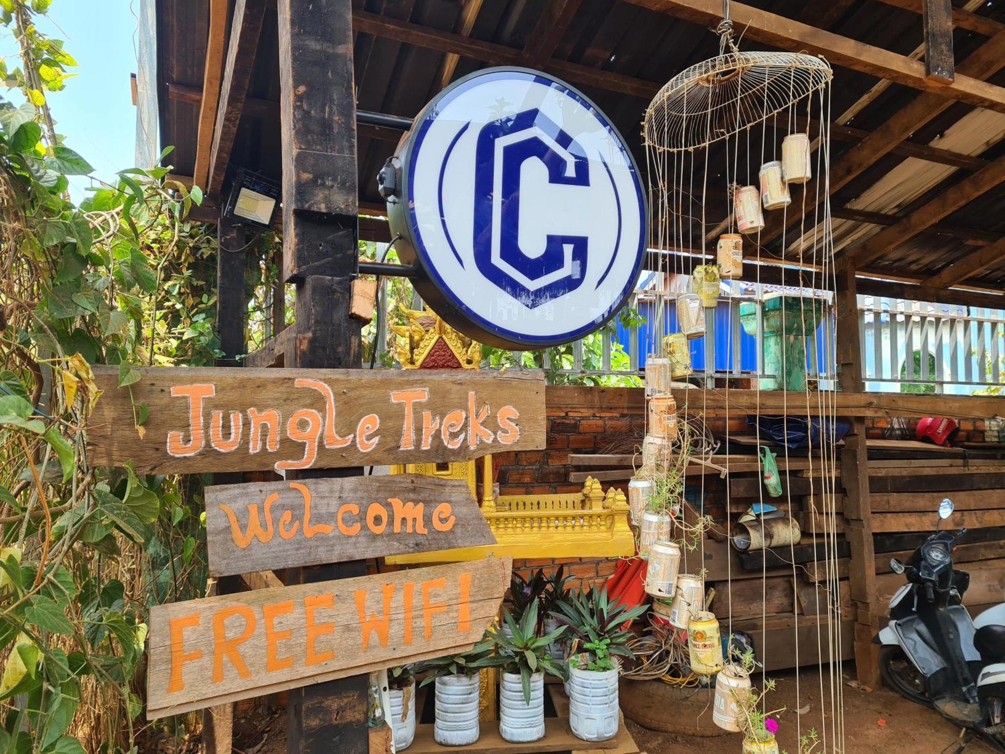 Ratanakiri Homestay & Jungle Trek Banlung Екстер'єр фото
